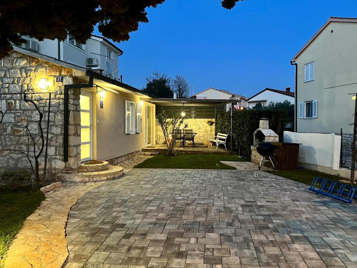 Holiday House "Laurus Garden" With Private Parking メドゥリン エクステリア 写真