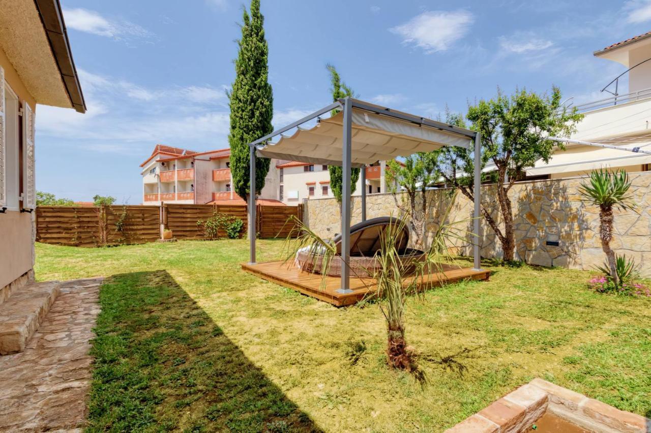Holiday House "Laurus Garden" With Private Parking メドゥリン エクステリア 写真