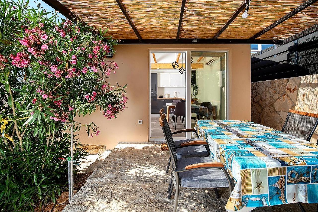 Holiday House "Laurus Garden" With Private Parking メドゥリン エクステリア 写真