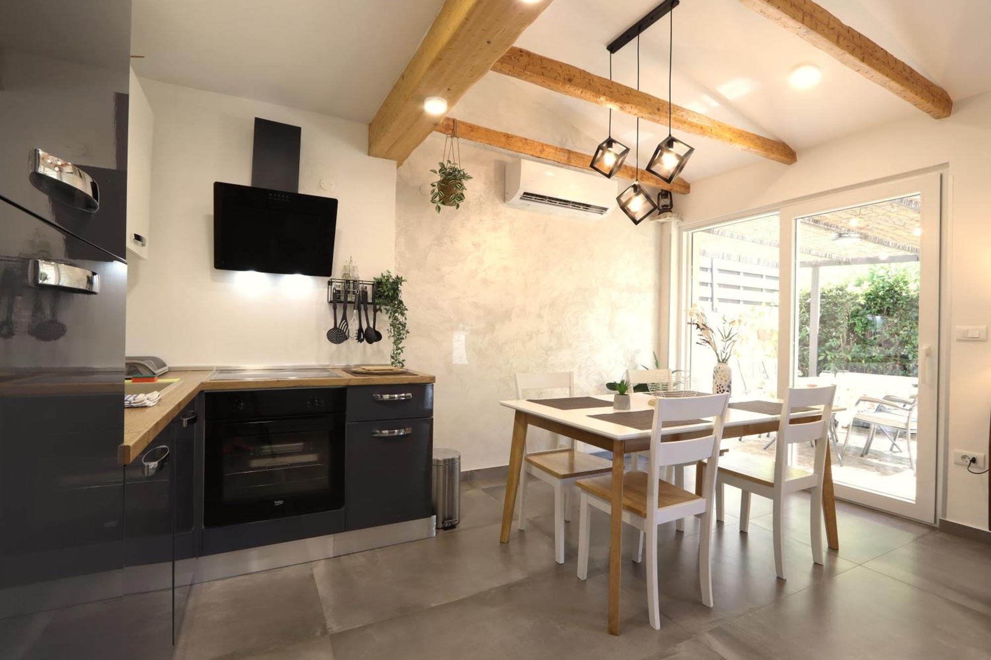 Holiday House "Laurus Garden" With Private Parking メドゥリン エクステリア 写真